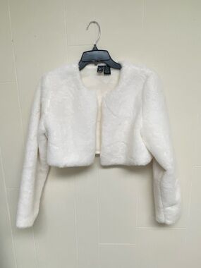 Windsor Plush Cropped Faux Fur Jacket - Ivory White